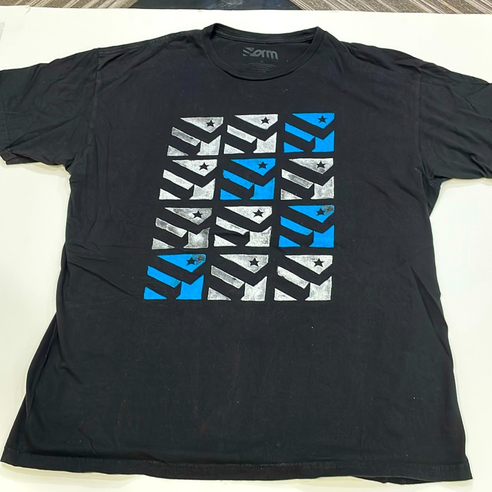 Form athletics, men’s graphic logo T-shirt XL great condition